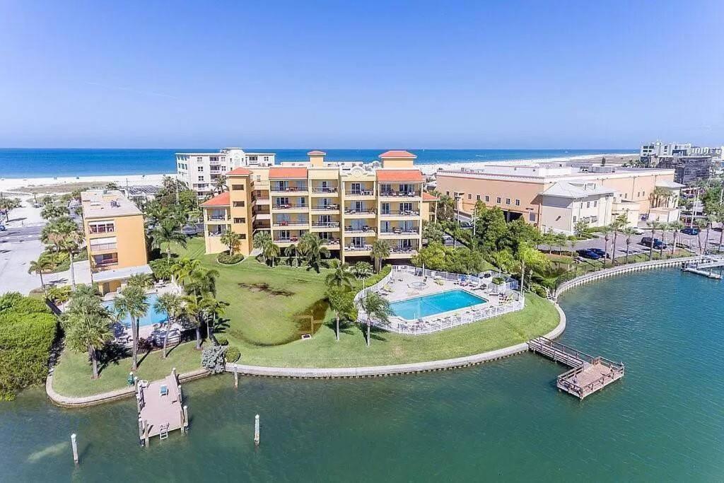 Treasure Island Beach Retreat セント・ピート・ビーチ エクステリア 写真